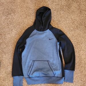 Nike Women's Two-Tone Blue and Navy Therma Fit Hoodie